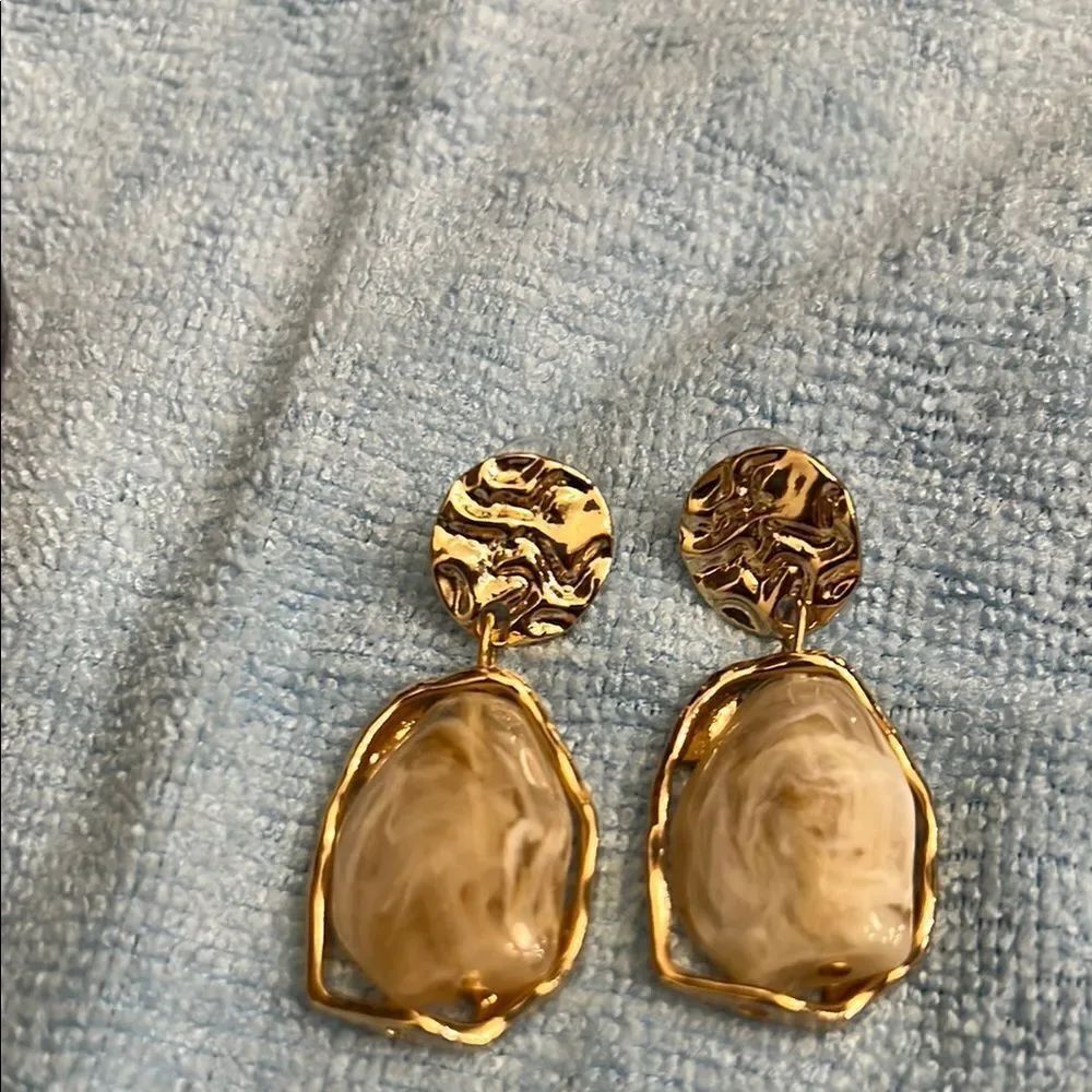 Elegant Gold and Cream Earrings